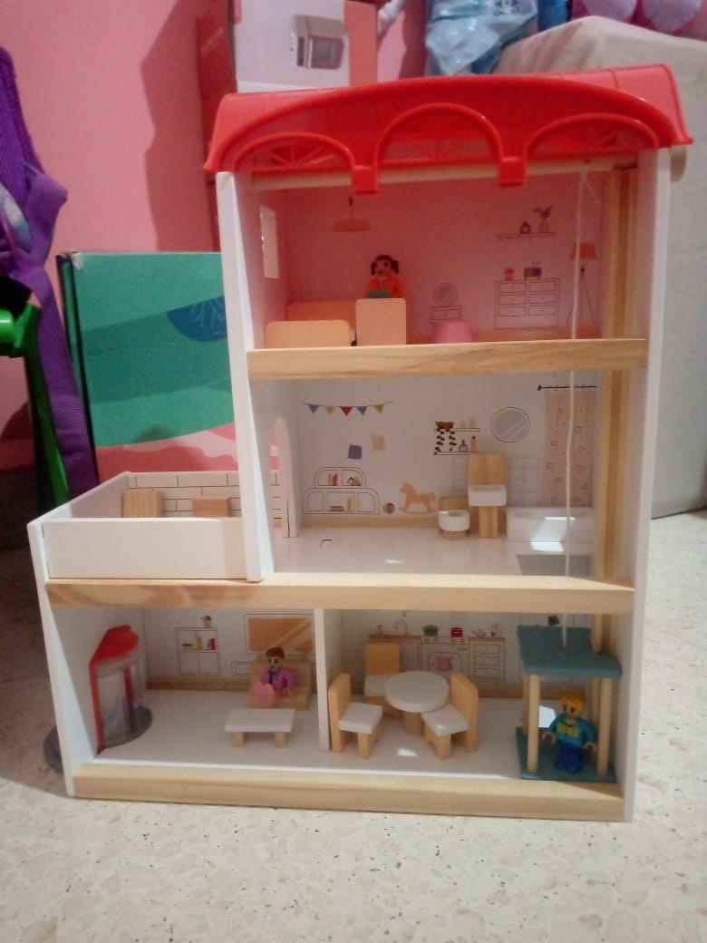 M259 - Wooden doll house 42 x 39 cm