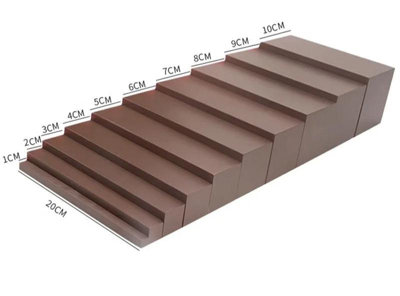 Mo017 - Montessori brown stairs