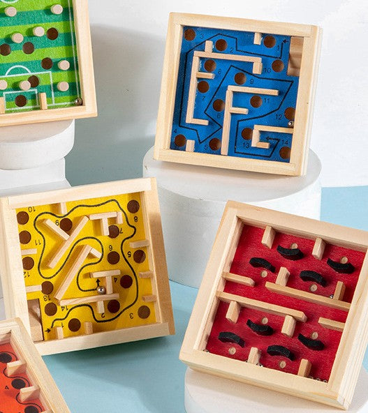 M307 - Wooden labyrinth game