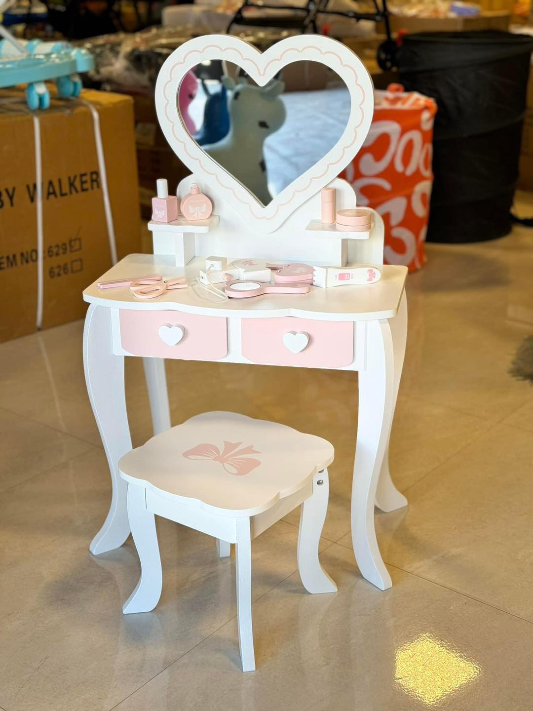 M260 - White and Pink dressing table 82 x 48 cm (FREE DELIVERY)