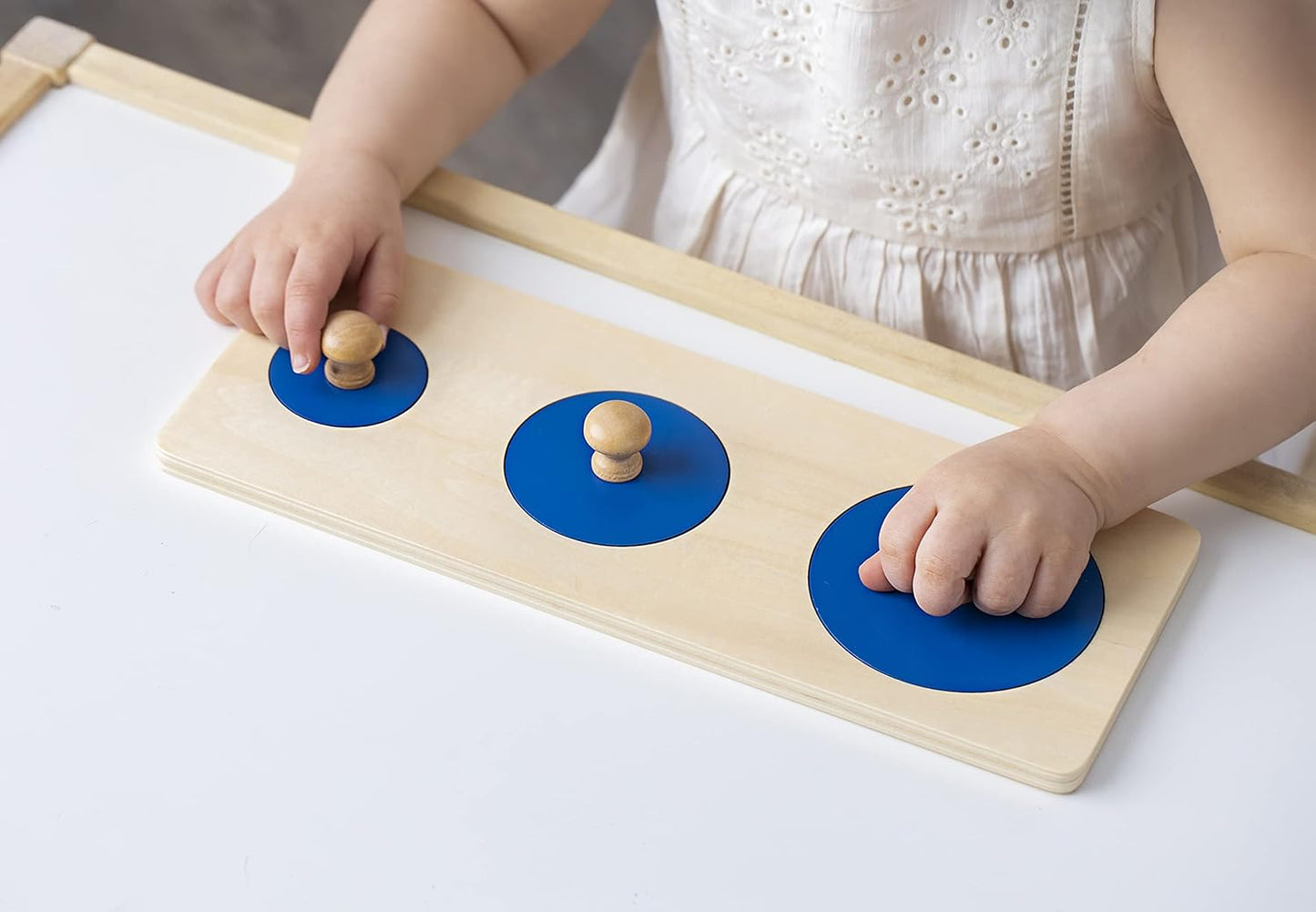 Mo120 - Montessori 3 sizes of circles puzzle