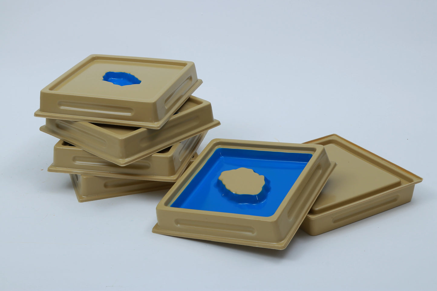 Mo023 - Montessori Land and Water Form Trays