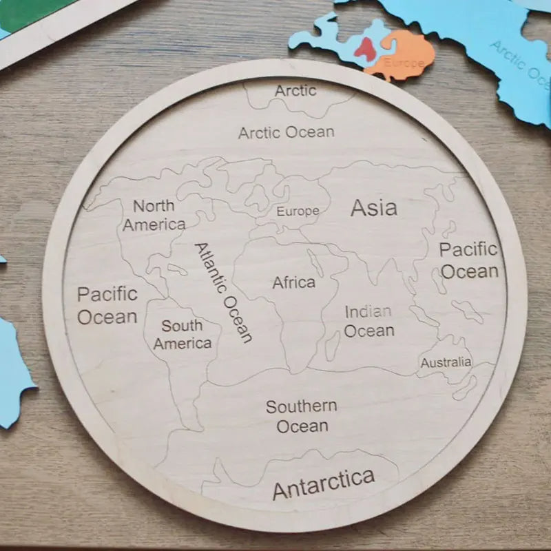 Mo085 - Montessori continents and oceans wooden puzzle (World map)