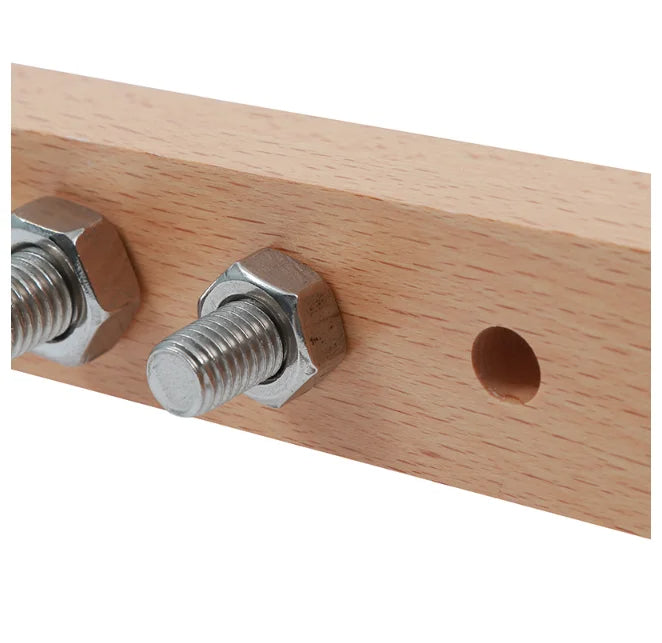 Mo141 - Montessori nuts and bolts