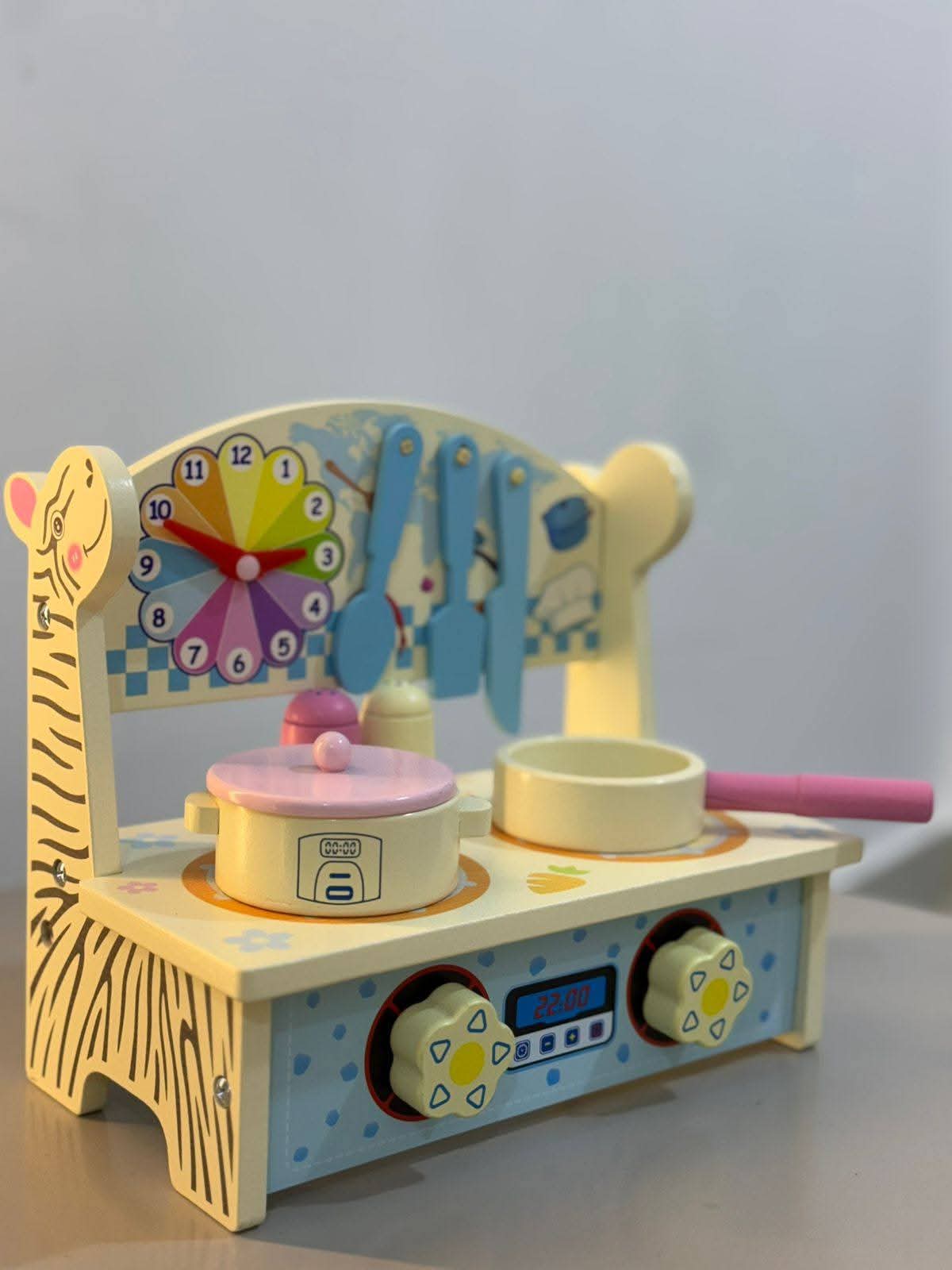 M244 - Wooden Mini Animal Kitchen 21.5 x 24 cm